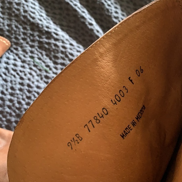 Frye boots size 9.5. Hardly worn - Picture 4 of 7